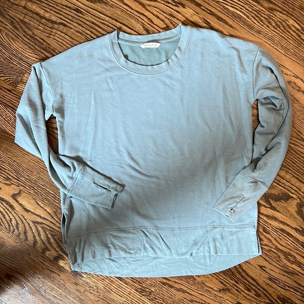 Athleta Seasoft Sweatshirt light Green. 2021. Size Medium